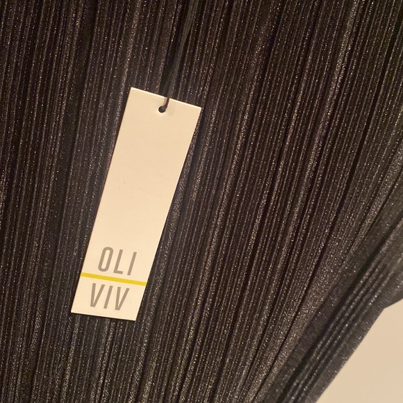 Beautiful sleeveless top - Picture 3 of 3